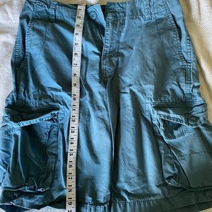 Men’s teal cargo shorts